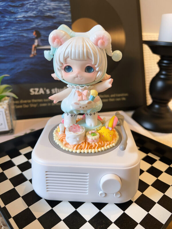 Mimia Series Handmade Bluetooth Speaker & Mug with High Quality Authenic doll , Portable Wireless, for Home/Party/Present, Electronic Gadgets, Birthday Gift .