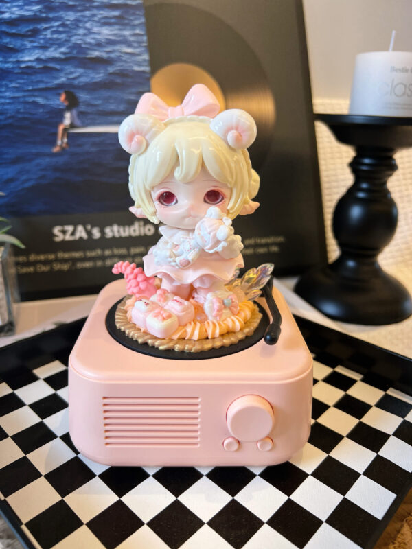 Mimia Series Handmade Bluetooth Speaker & Mug with High Quality Authenic doll , Portable Wireless, for Home/Party/Present, Electronic Gadgets, Birthday Gift .